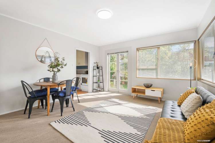 2/2 Colin Wild Place Glenfield_14