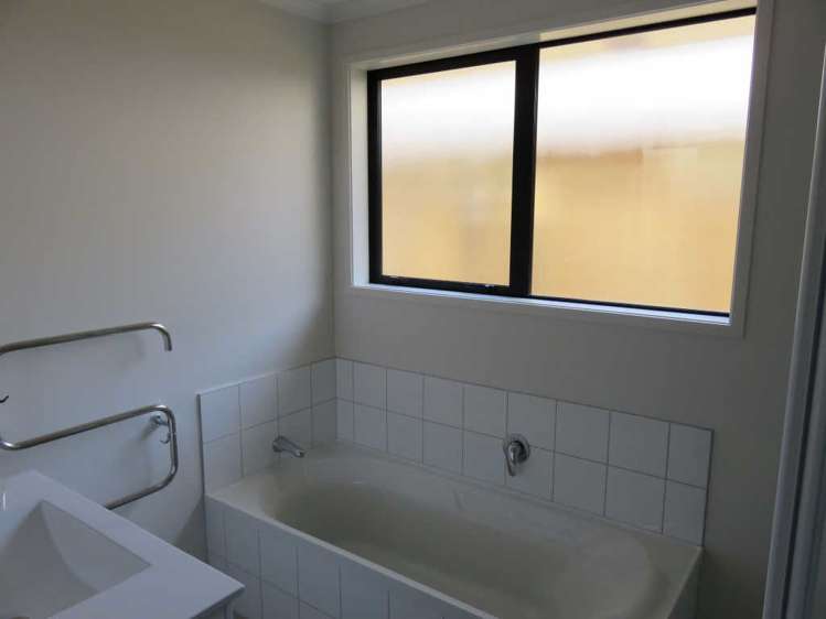 16 Kennedy Lane Hamilton East_10