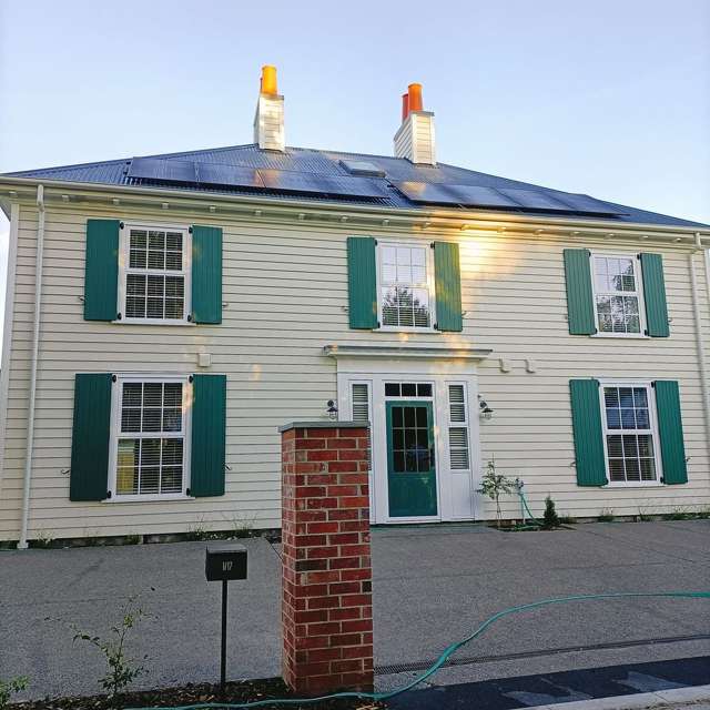 New Brooksfield city townhouse in quiet street