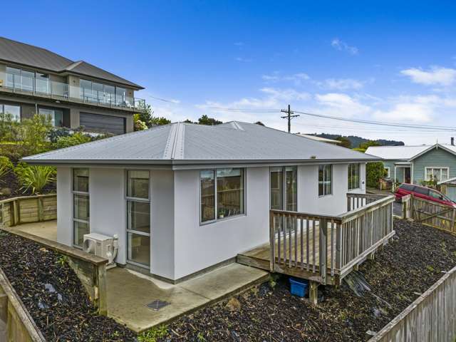 Modern with Stunning Views - a real "must see"!