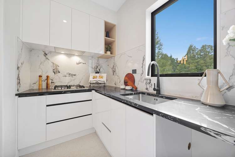 2F Hughs Way Flat Bush_15