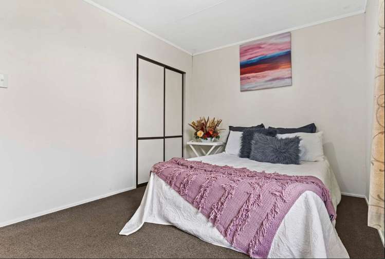 2b Tui Avenue Forest Lake_13