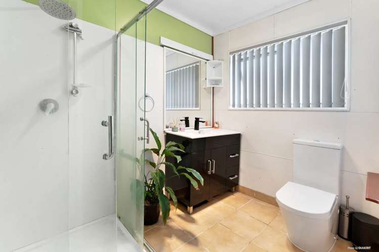 1/6 Frobisher Way Clendon Park_5