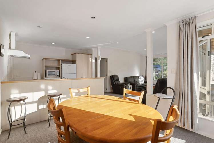 2 Regents Park Place_2