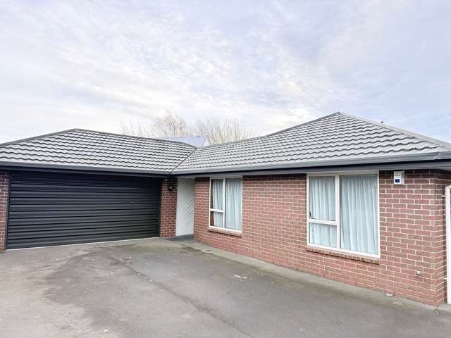 Modern Spacious Family Home in Burnside Zone