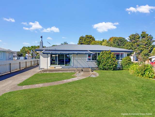 1222 Norfolk Crescent Mayfair_4