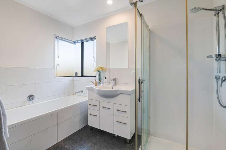 2/8 Antrim Grove Bayview_14