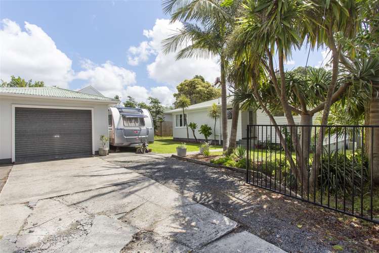 28 Queen Mary Avenue New Lynn_12