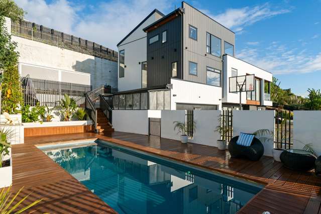 Luxury Lifestyle | Six Bedrooms, Pool & 5,023sqm