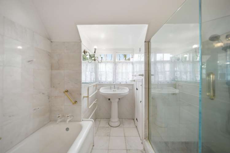 191 and 193 Muritai Road Eastbourne_15