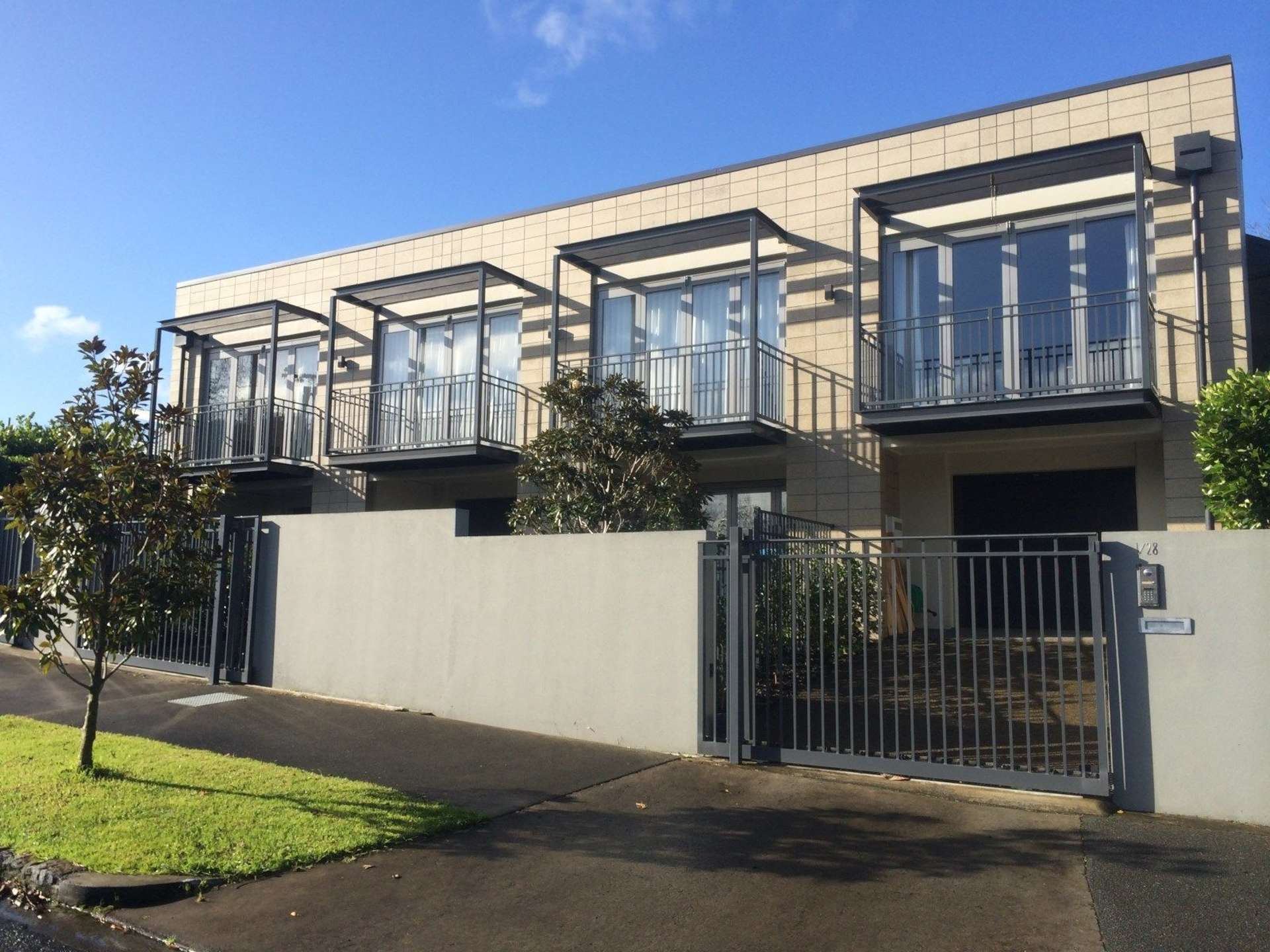 2/28 Burwood Crescent Remuera_0