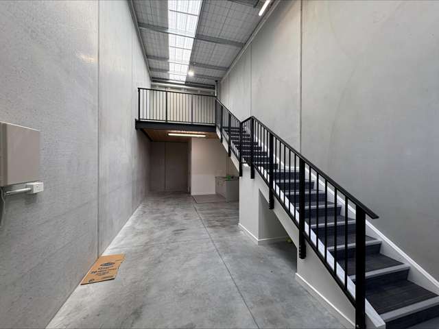 71m² + Mezzanine | Multi-use Unit with Carpark