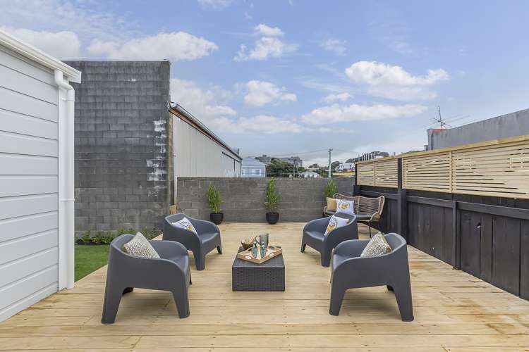 21 Newtown Avenue Newtown_16