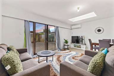 2/76 Kenderdine Road_1