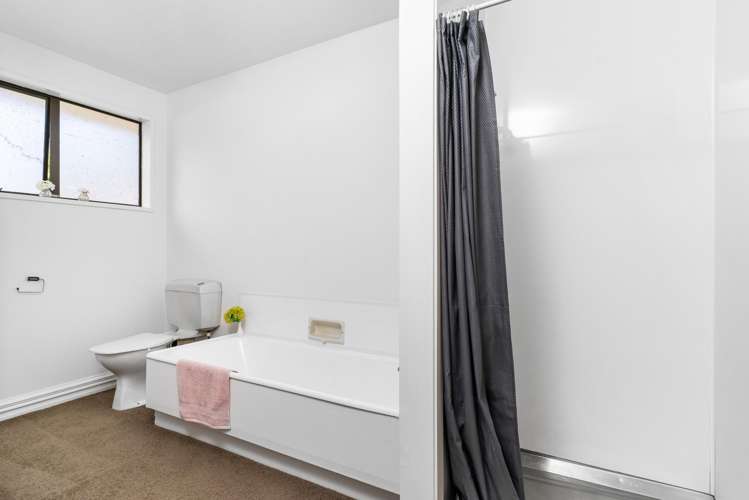 2/11 Office Road Merivale_16