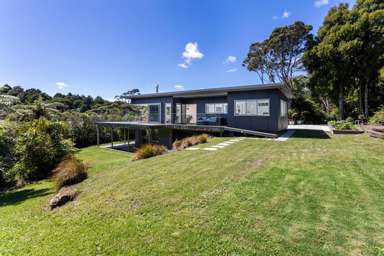 296 Piha Road_1