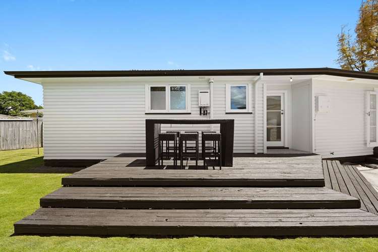 56 Southsea Crescent Silverdale_1