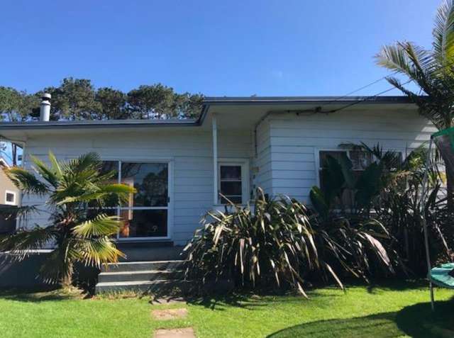 LARGE FAMILY HOME TO ENJOY THOSE SUMMER BBQ's