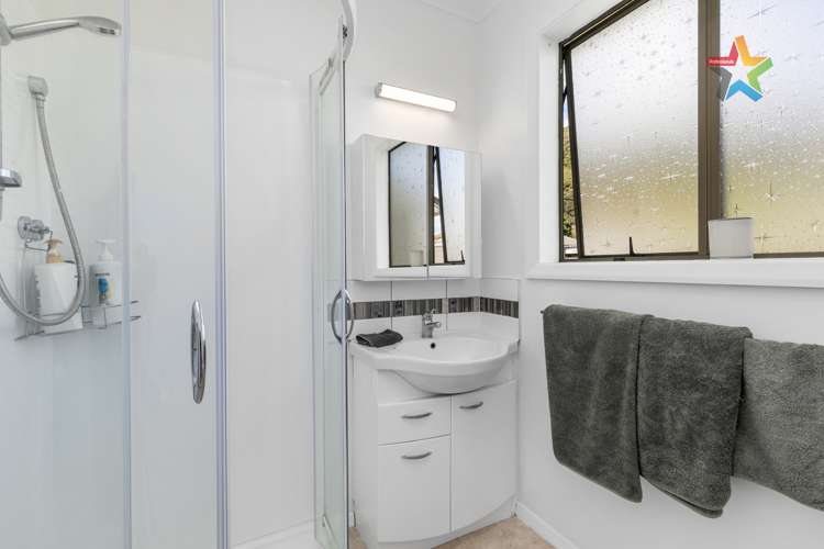 195 Waddington Drive Naenae_12