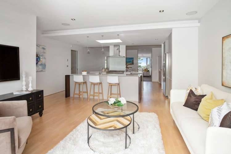 8/16 Beach Front Lane Browns Bay_6