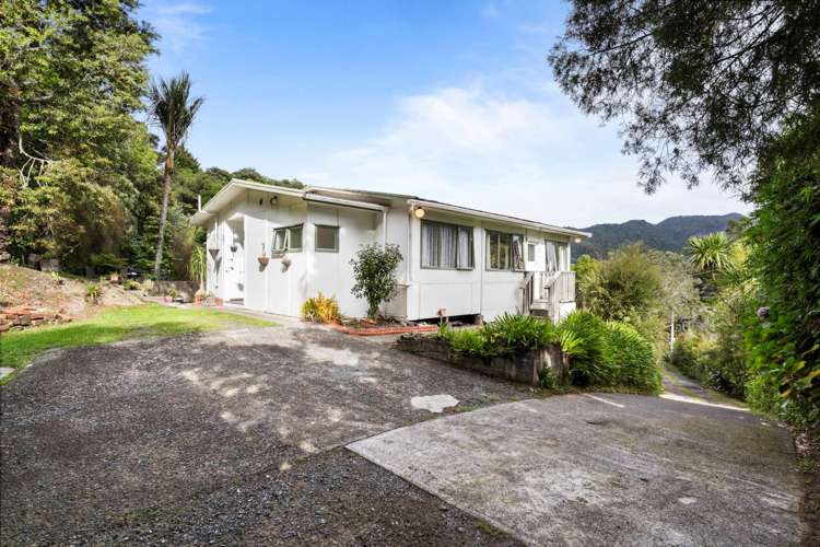 1095 Huia Road Huia_10