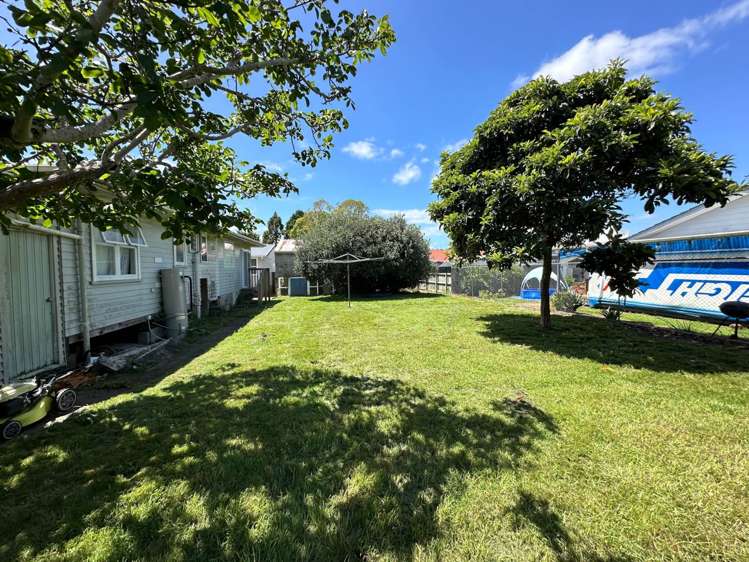 8 Lyndon Place Manurewa_11