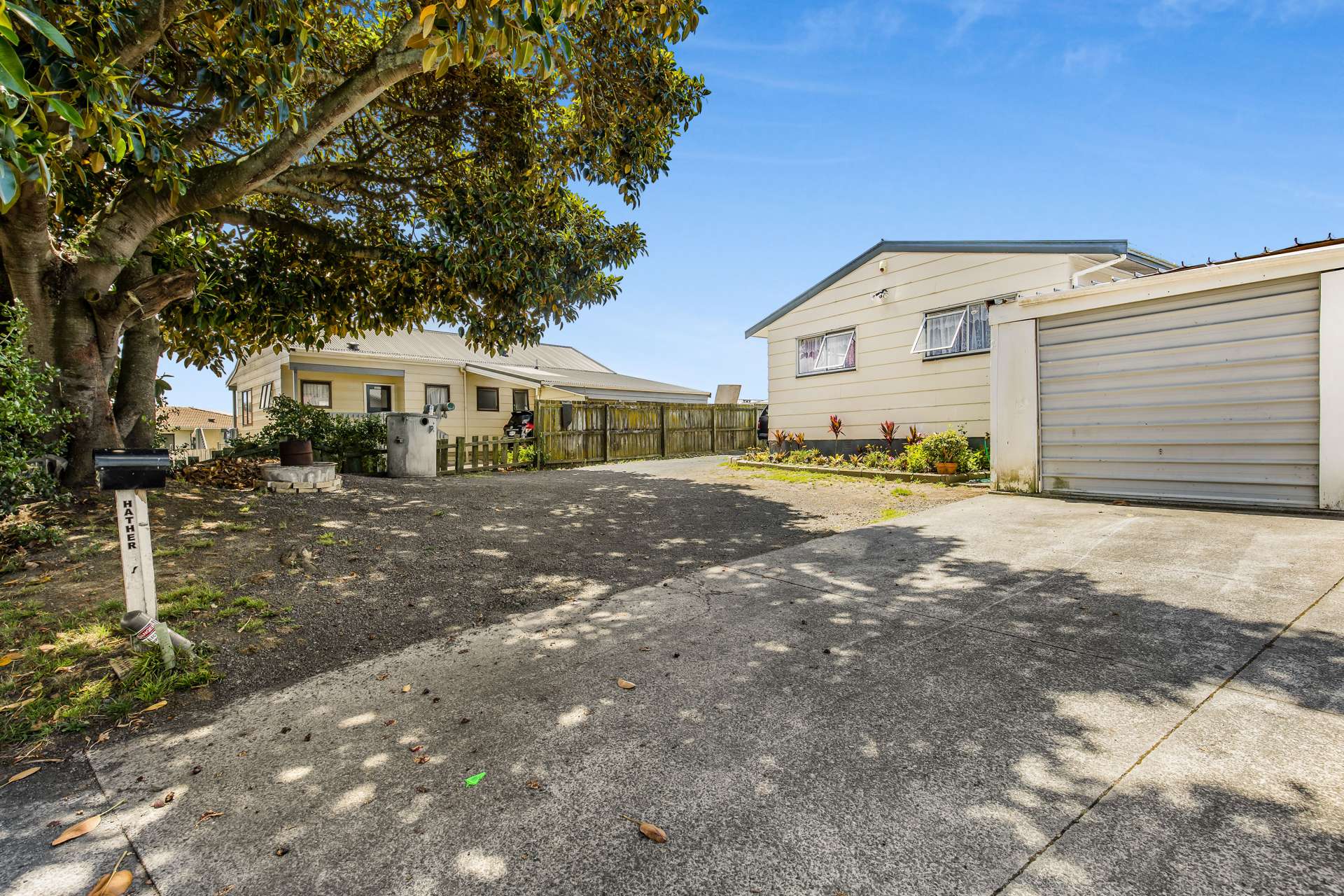 2/2 Hatherley Place Clendon Park_0