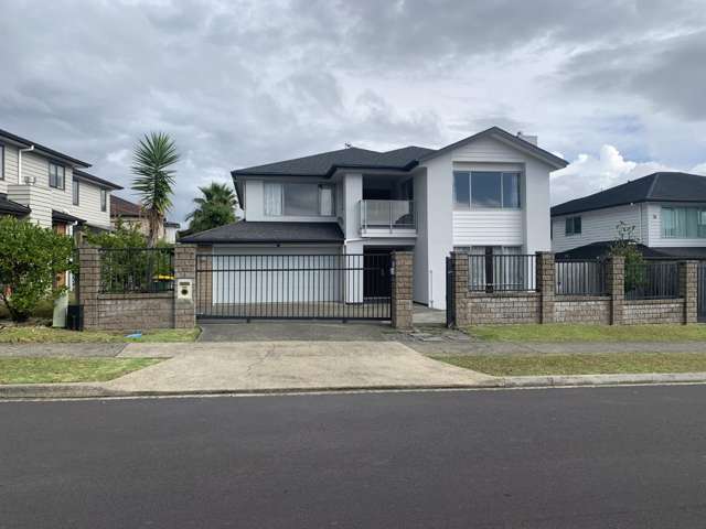 Spacious 6-Bedroom House for Rent in Top School Rangitoto Zone!