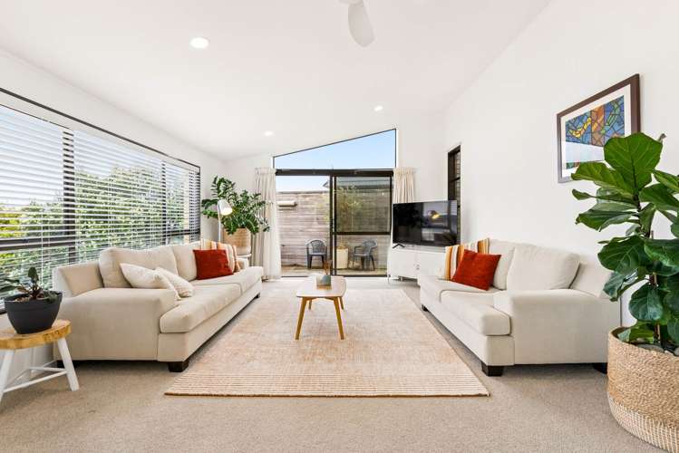 2/2 Marama Street_3
