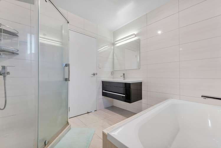 69a Solar Road Glen Eden_14