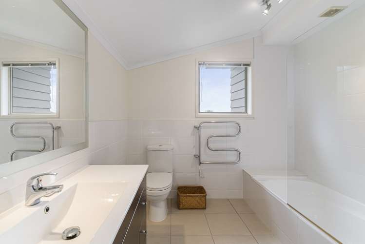 17 Oruamo Place Beach Haven_12