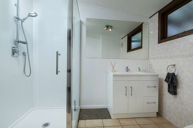 15 Fairlea Road Te Atatu South_13