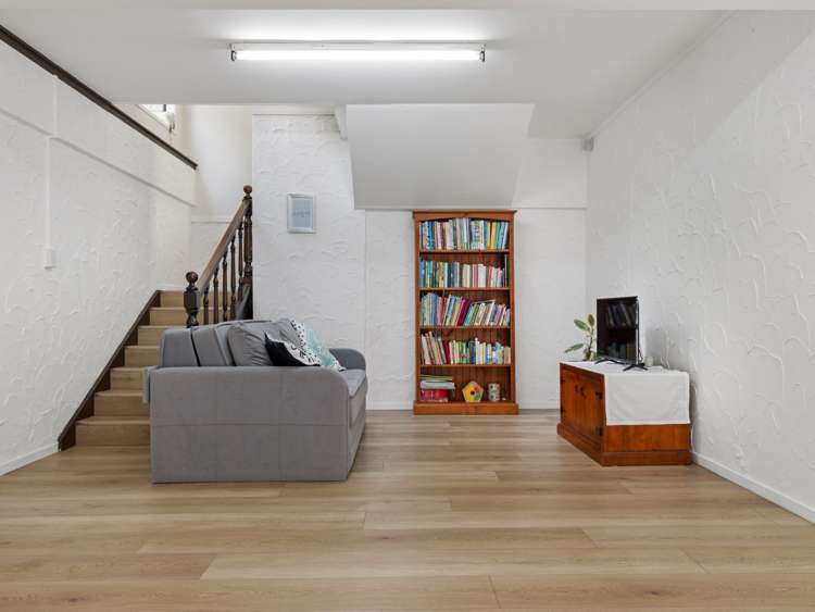 8 Deodar Place Totara Heights_21