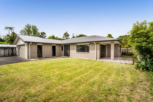 Private, Modern & Easy-Care – Walk to Everything