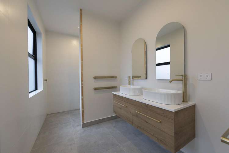 8 Maire Street Woburn_7