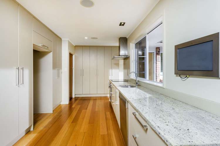 9 Selwyn Crescent Forrest Hill_12