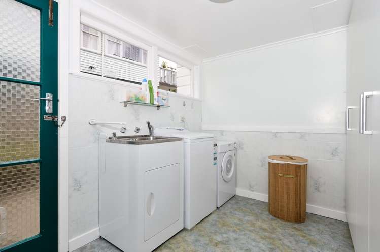 1 Crompton Road Massey_13