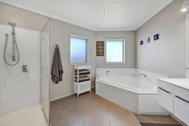 1 Elizabeth Grove Stratford_25