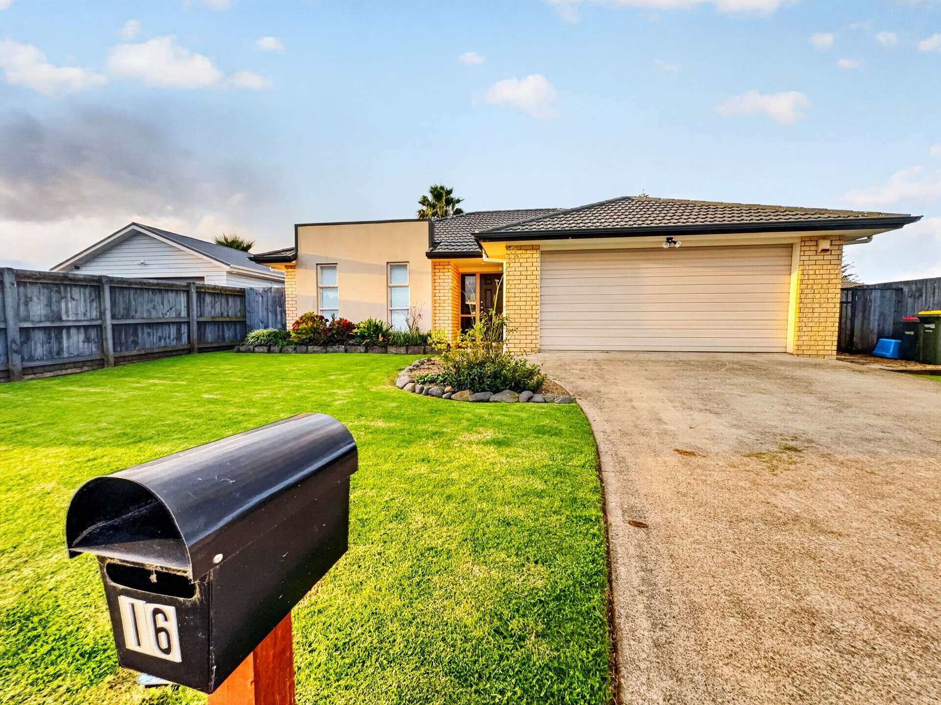 16 Aitkenhead Court Parakai_0