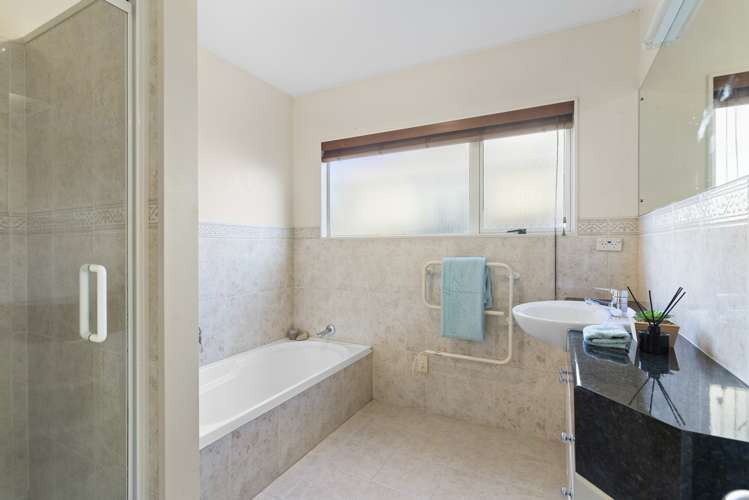 17 Blue Heron Rise Stanmore Bay_16