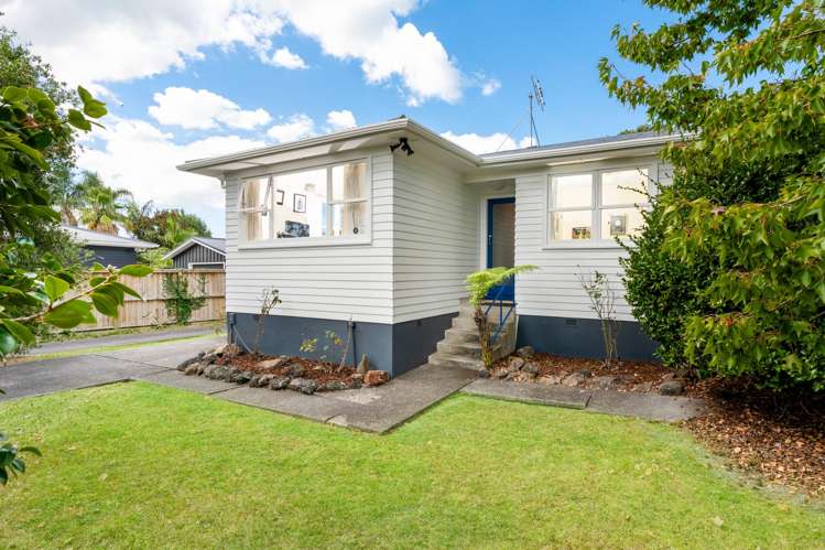 7 Bayside Avenue Te Atatu Peninsula_1