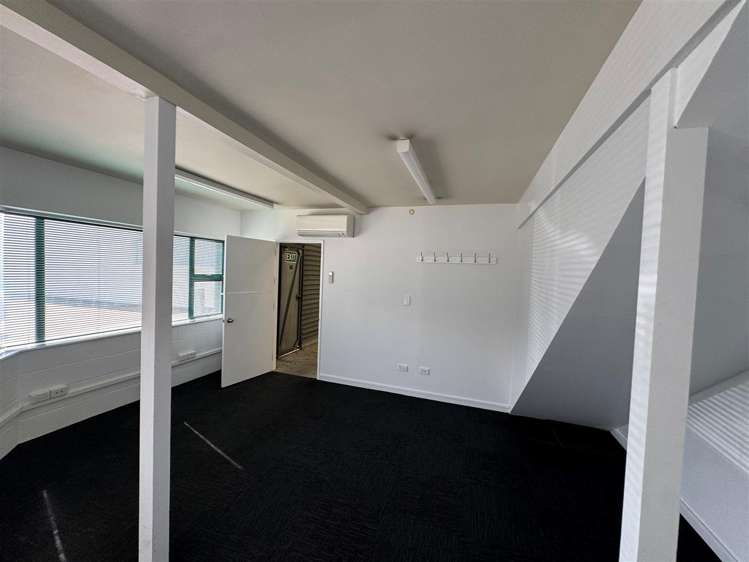 Unit 1, 22 Railway Avenue Alicetown_3