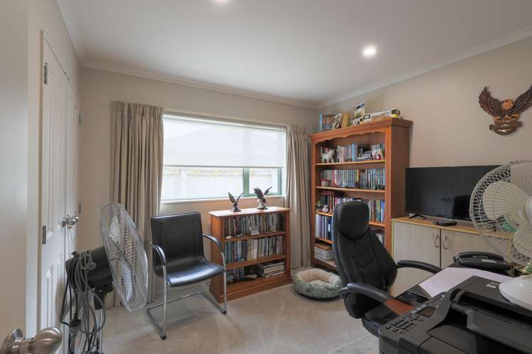 8 Woodland Grove Wainuiomata_11