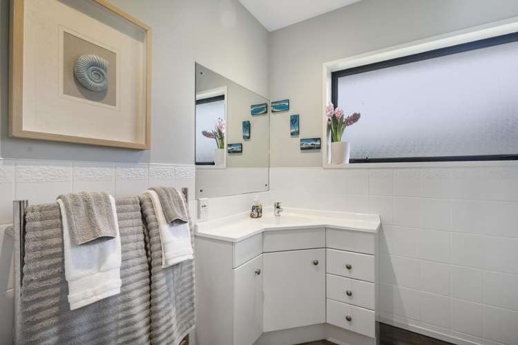 12 Cowley Drive Leamington_12