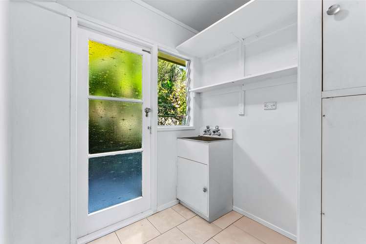 2/3 Holt Avenue Torbay_13