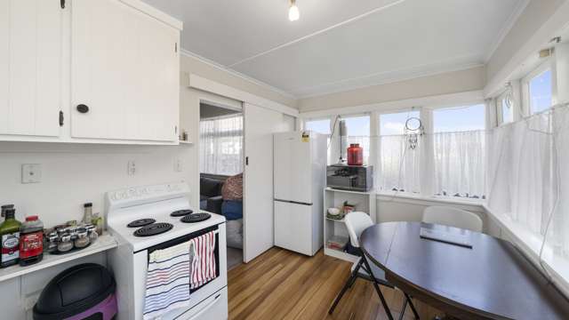 64 Kauri Street Miramar_2