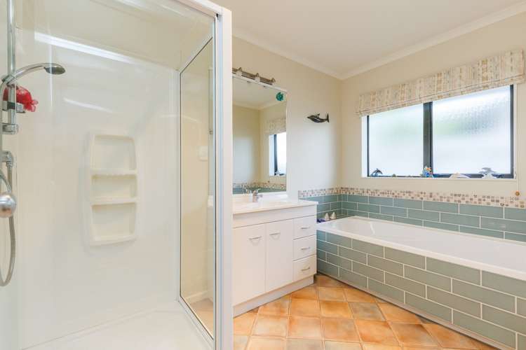 125 Pacific Drive Fitzherbert_13