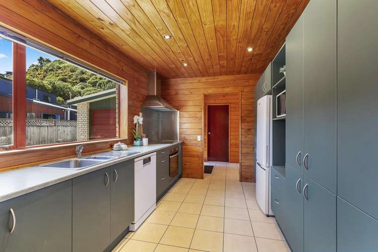 14a Domanski Crescent Owhiro Bay_5