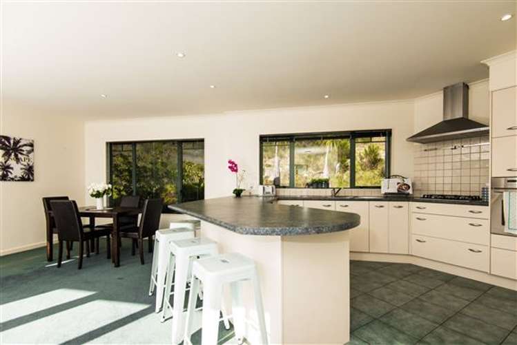 9 Becker Way Karori_4