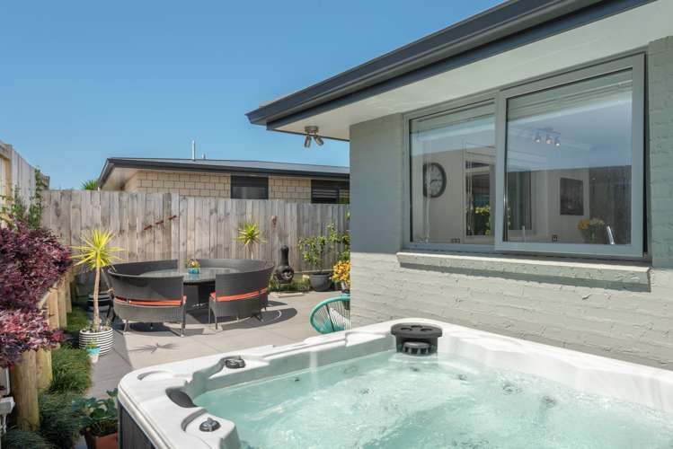 3 Fender Close Pyes Pa_13